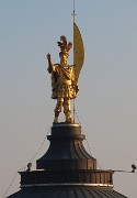 46 Sulla cupola del Duomo statua di S. Alessandro, patrono di Bergamo